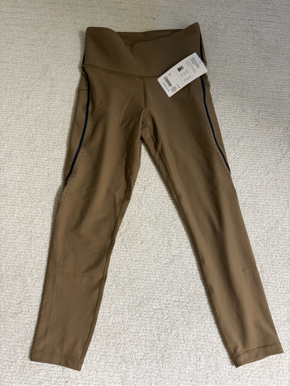 Athleta Women’s small interval stash 7/8 laser cut tight NWT